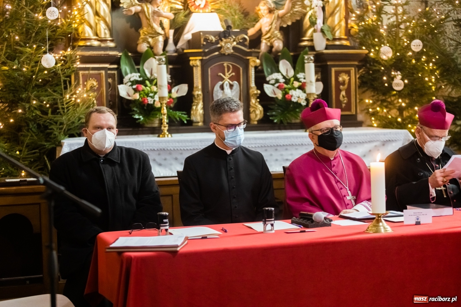 Zdjęcie w galerii na portalu naszraciborz.pl: W kościele farnym biskup opolski ogłosił rozpoczęcie procesu beatyfikacyjnego dominikanki Eufemii Piastówny z Raciborza wiadomości z regionu