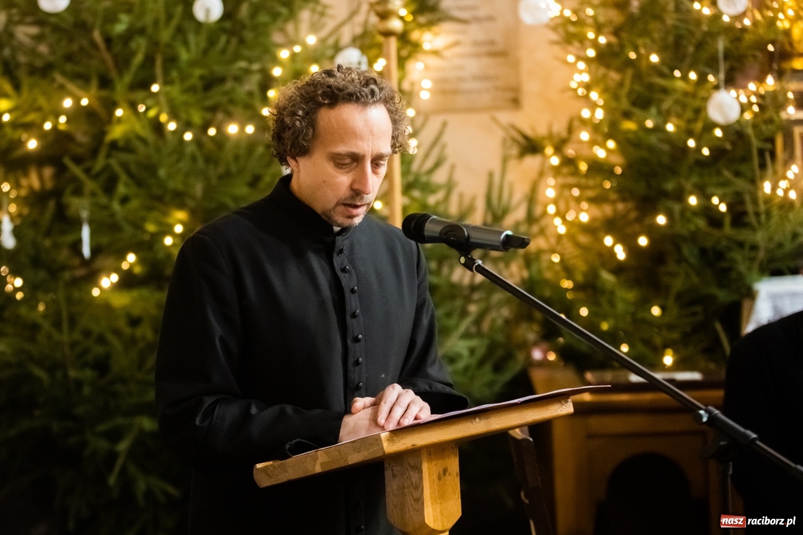 Zdjęcie w galerii na portalu naszraciborz.pl: W kościele farnym biskup opolski ogłosił rozpoczęcie procesu beatyfikacyjnego dominikanki Eufemii Piastówny z Raciborza wiadomości z regionu