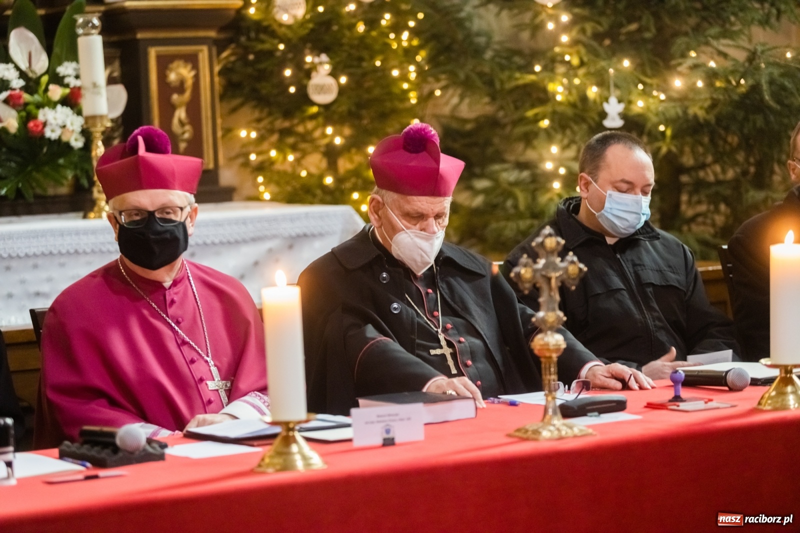 Zdjęcie w galerii na portalu naszraciborz.pl: W kościele farnym biskup opolski ogłosił rozpoczęcie procesu beatyfikacyjnego dominikanki Eufemii Piastówny z Raciborza wiadomości z regionu