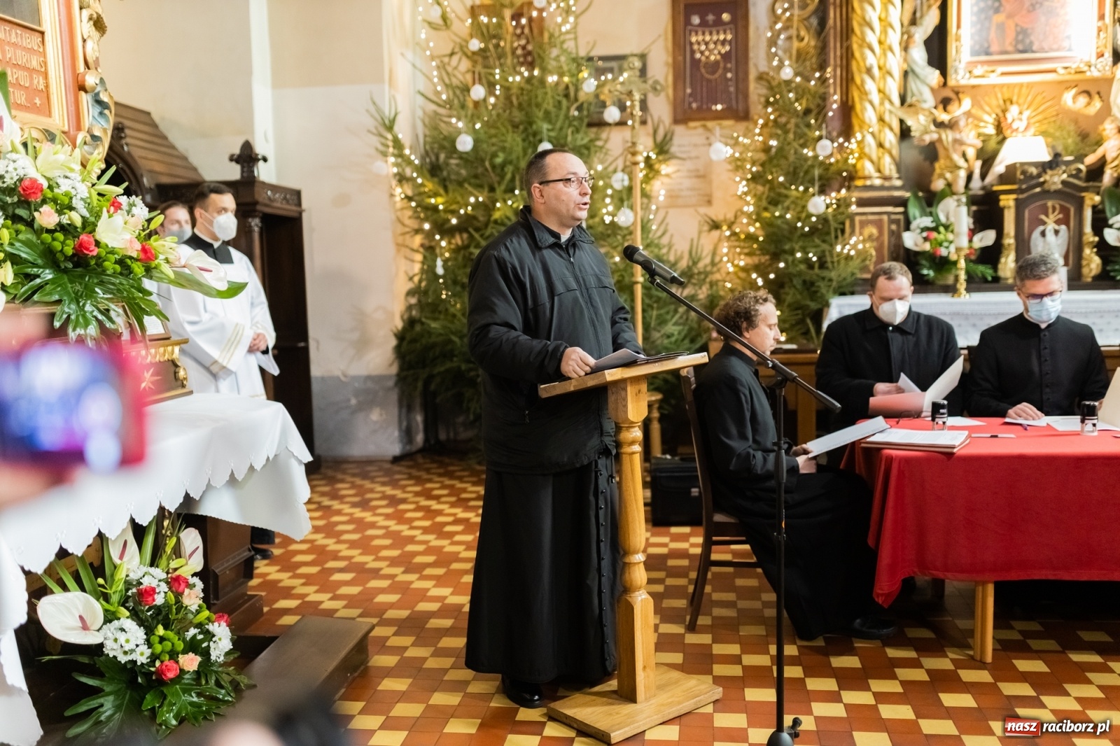 Zdjęcie w galerii na portalu naszraciborz.pl: W kościele farnym biskup opolski ogłosił rozpoczęcie procesu beatyfikacyjnego dominikanki Eufemii Piastówny z Raciborza wiadomości z regionu