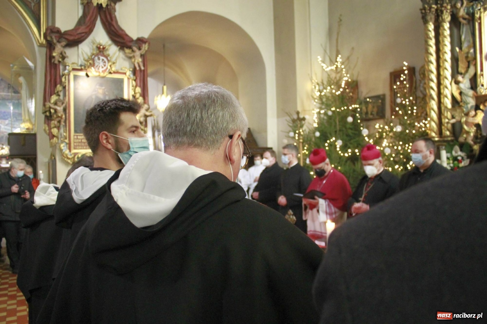 Zdjęcie w galerii na portalu naszraciborz.pl: W kościele farnym biskup opolski ogłosił rozpoczęcie procesu beatyfikacyjnego dominikanki Eufemii Piastówny z Raciborza wiadomości z regionu