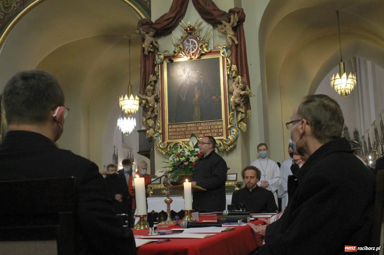 Zdjęcie w galerii na portalu naszraciborz.pl: W kościele farnym biskup opolski ogłosił rozpoczęcie procesu beatyfikacyjnego dominikanki Eufemii Piastówny z Raciborza wiadomości z regionu