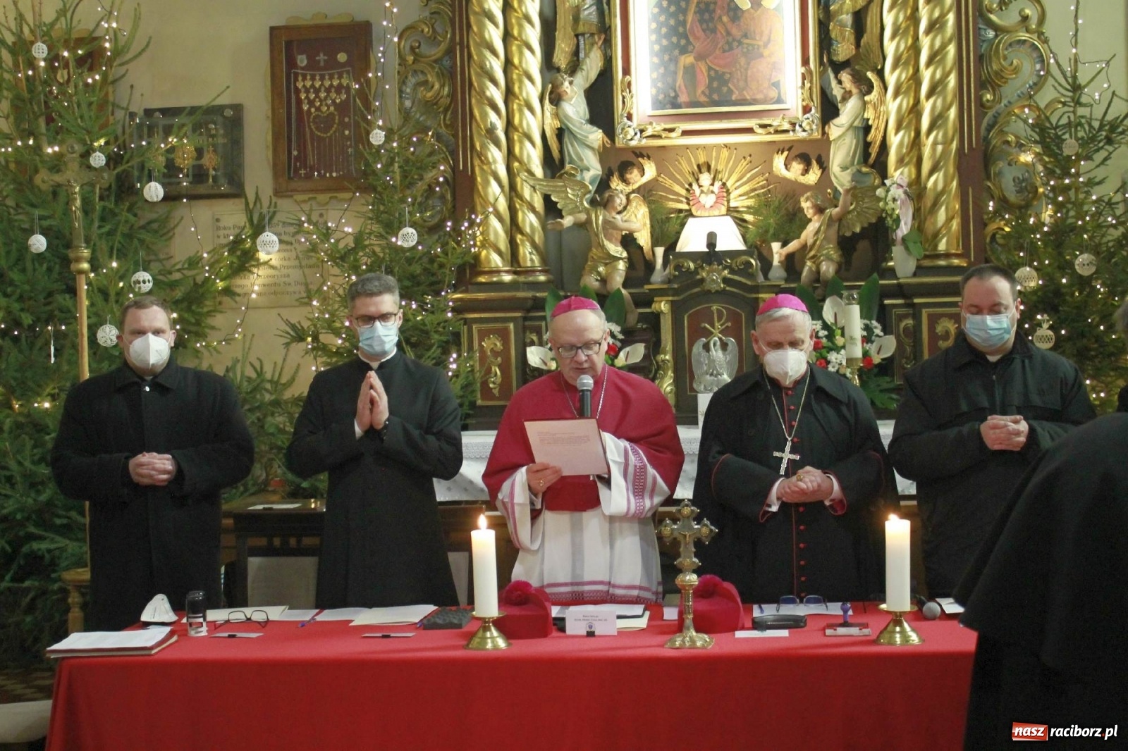 Zdjęcie w galerii na portalu naszraciborz.pl: W kościele farnym biskup opolski ogłosił rozpoczęcie procesu beatyfikacyjnego dominikanki Eufemii Piastówny z Raciborza wiadomości z regionu