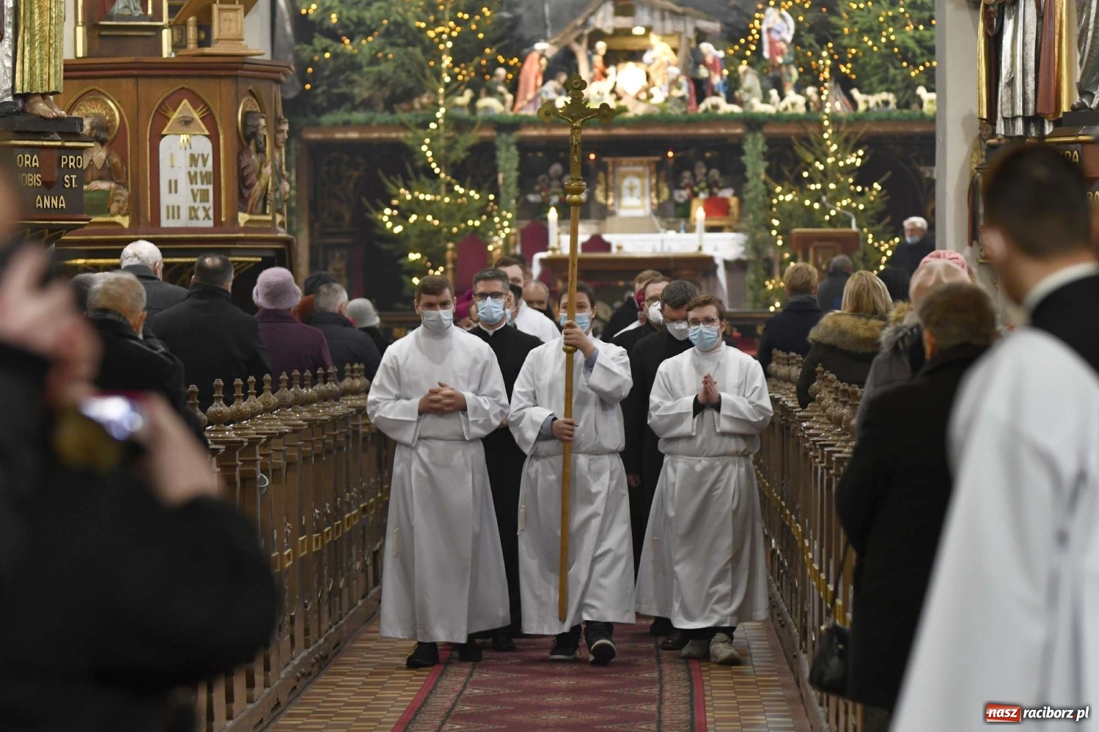 Zdjęcie w galerii na portalu naszraciborz.pl: W kościele farnym biskup opolski ogłosił rozpoczęcie procesu beatyfikacyjnego dominikanki Eufemii Piastówny z Raciborza wiadomości z regionu