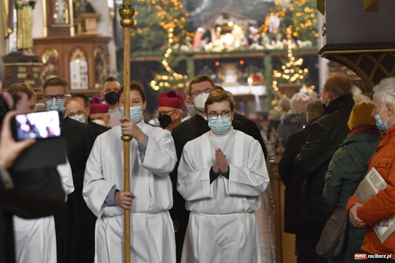 Zdjęcie w galerii na portalu naszraciborz.pl: W kościele farnym biskup opolski ogłosił rozpoczęcie procesu beatyfikacyjnego dominikanki Eufemii Piastówny z Raciborza wiadomości z regionu
