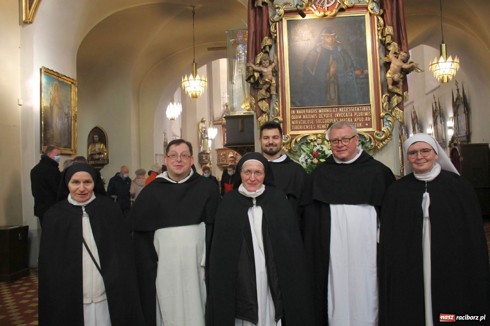 Zdjęcie w galerii na portalu naszraciborz.pl: W kościele farnym biskup opolski ogłosił rozpoczęcie procesu beatyfikacyjnego dominikanki Eufemii Piastówny z Raciborza wiadomości z regionu