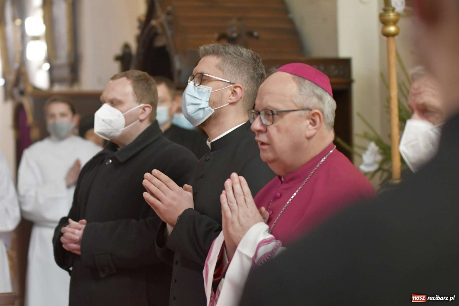 Zdjęcie w galerii na portalu naszraciborz.pl: W kościele farnym biskup opolski ogłosił rozpoczęcie procesu beatyfikacyjnego dominikanki Eufemii Piastówny z Raciborza wiadomości z regionu