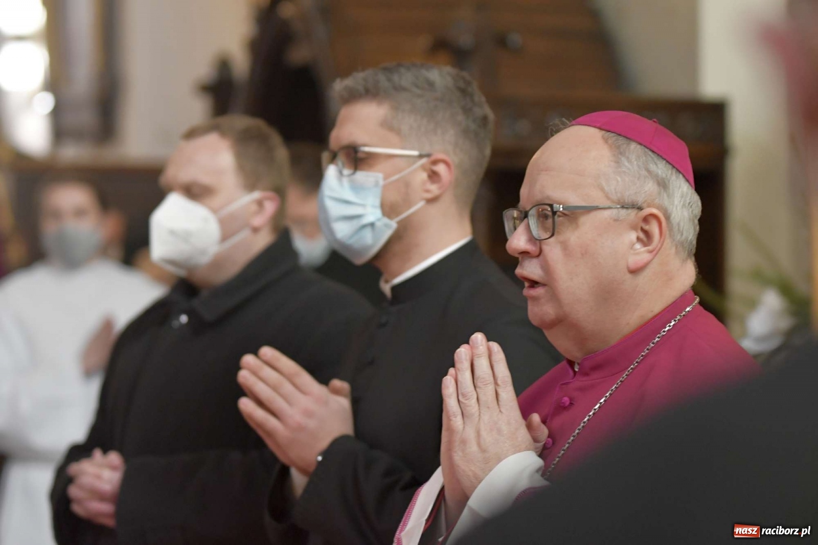 Zdjęcie w galerii na portalu naszraciborz.pl: W kościele farnym biskup opolski ogłosił rozpoczęcie procesu beatyfikacyjnego dominikanki Eufemii Piastówny z Raciborza wiadomości z regionu