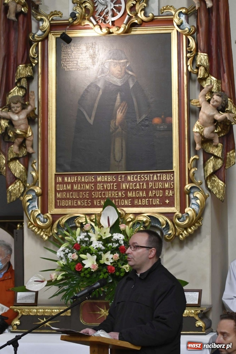 Zdjęcie w galerii na portalu naszraciborz.pl: W kościele farnym biskup opolski ogłosił rozpoczęcie procesu beatyfikacyjnego dominikanki Eufemii Piastówny z Raciborza wiadomości z regionu