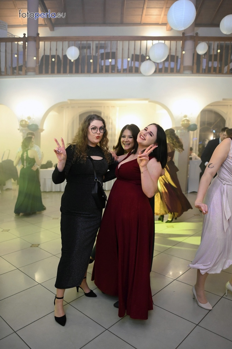 Zdjęcie w galerii na portalu naszraciborz.pl: Przeżyjmy to jeszcze raz. Studniówka Budowlanki i Gastronomika wiadomości z regionu