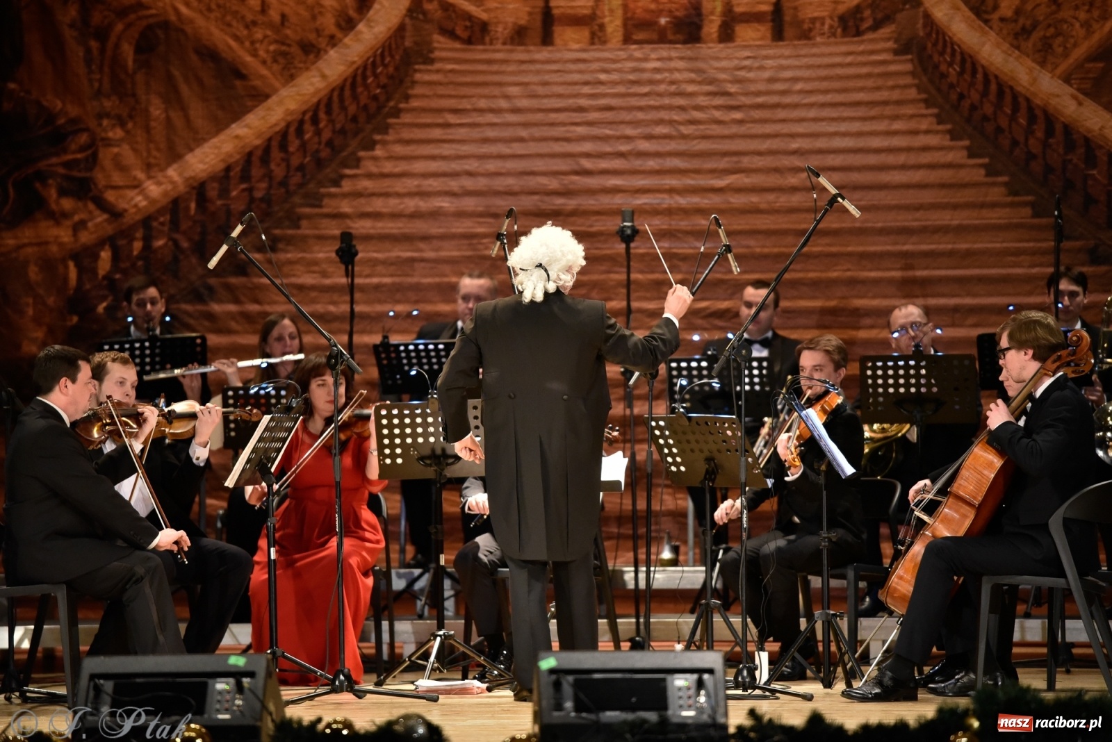 Zdjęcie w galerii na portalu naszraciborz.pl: Johann Strauss Show. RCK w karnawałowym klimacie wiadomości z regionu
