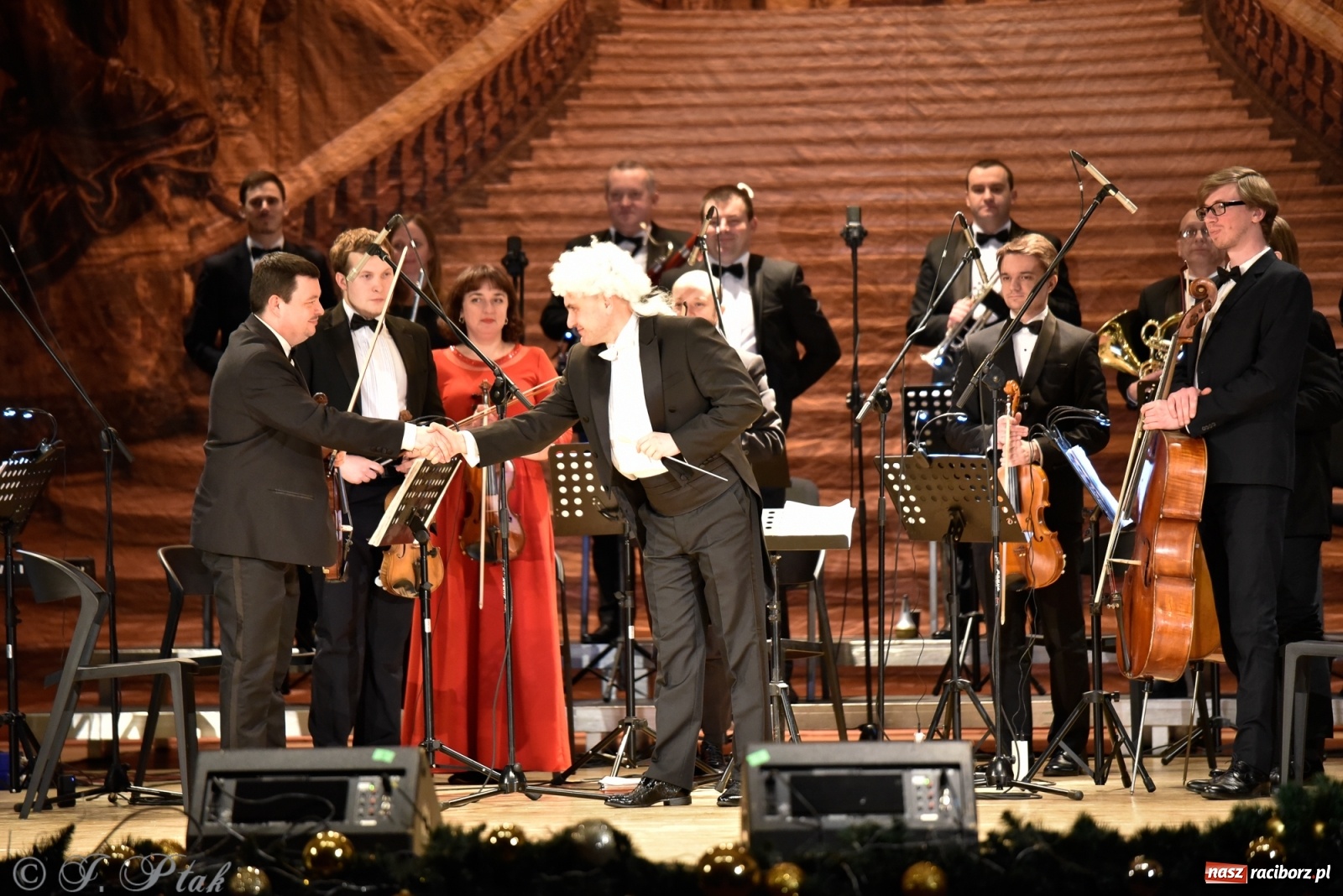Zdjęcie w galerii na portalu naszraciborz.pl: Johann Strauss Show. RCK w karnawałowym klimacie wiadomości z regionu