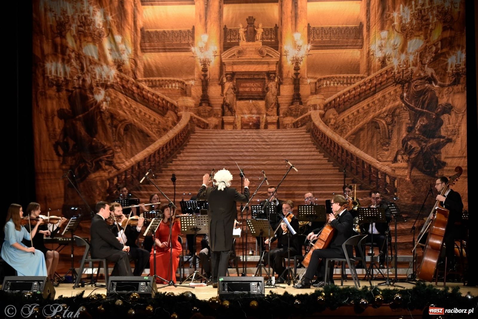 Zdjęcie w galerii na portalu naszraciborz.pl: Johann Strauss Show. RCK w karnawałowym klimacie wiadomości z regionu