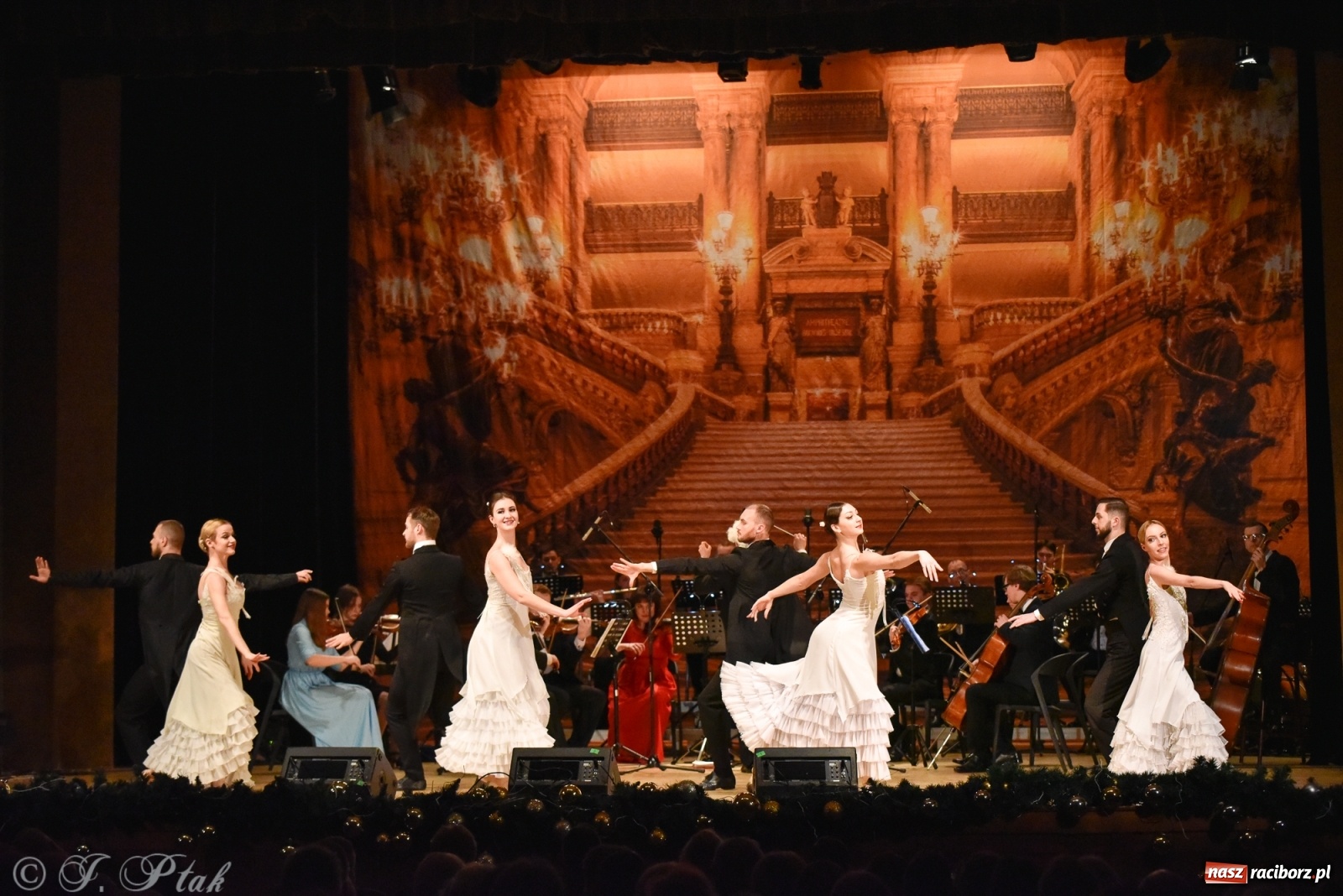 Zdjęcie w galerii na portalu naszraciborz.pl: Johann Strauss Show. RCK w karnawałowym klimacie wiadomości z regionu