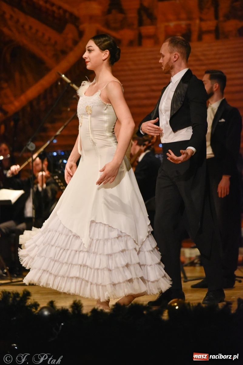 Zdjęcie w galerii na portalu naszraciborz.pl: Johann Strauss Show. RCK w karnawałowym klimacie wiadomości z regionu