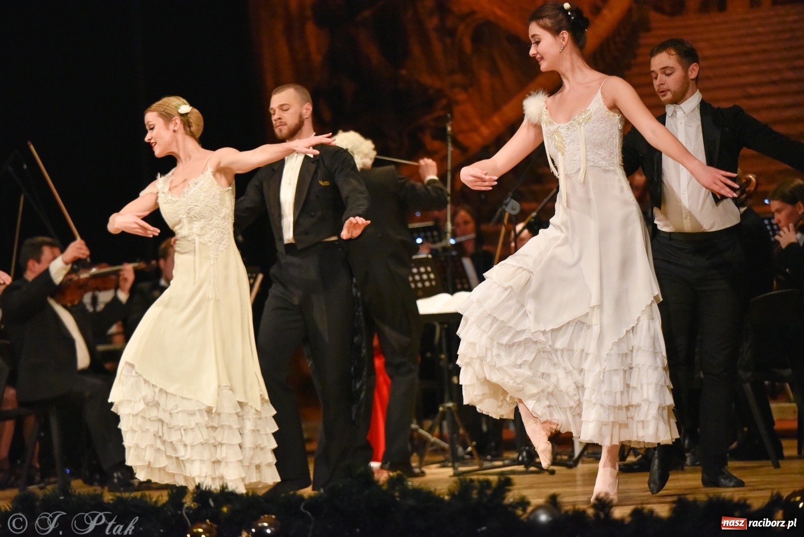 Zdjęcie w galerii na portalu naszraciborz.pl: Johann Strauss Show. RCK w karnawałowym klimacie wiadomości z regionu