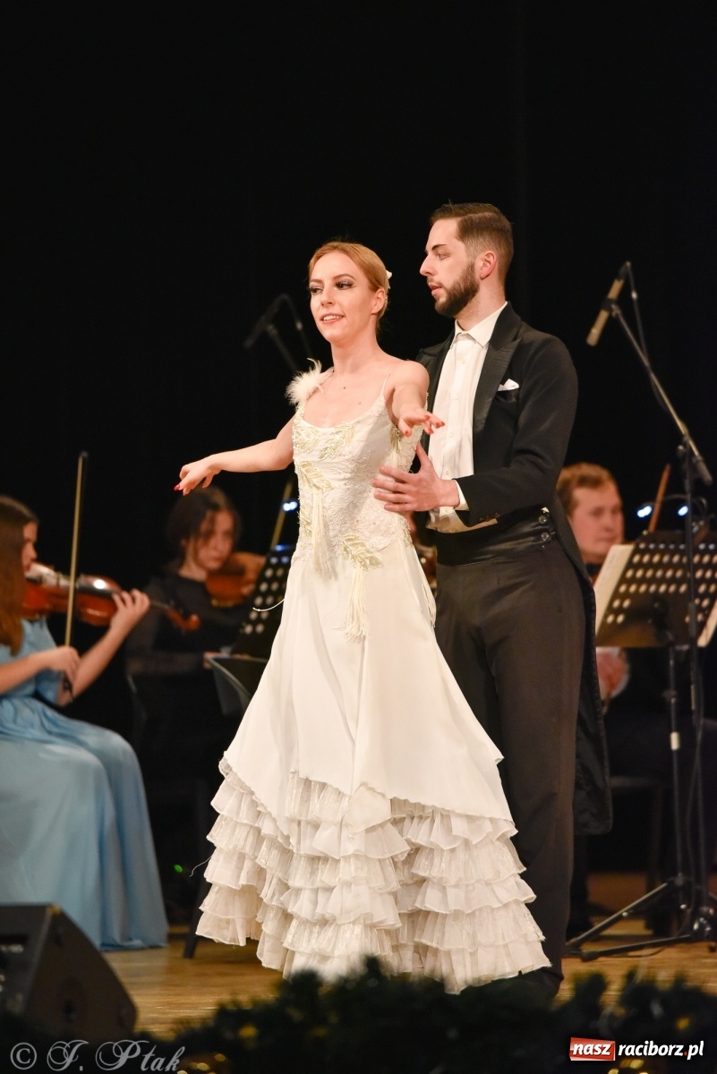 Zdjęcie w galerii na portalu naszraciborz.pl: Johann Strauss Show. RCK w karnawałowym klimacie wiadomości z regionu