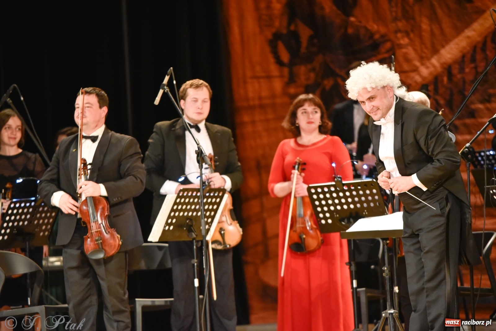 Zdjęcie w galerii na portalu naszraciborz.pl: Johann Strauss Show. RCK w karnawałowym klimacie wiadomości z regionu