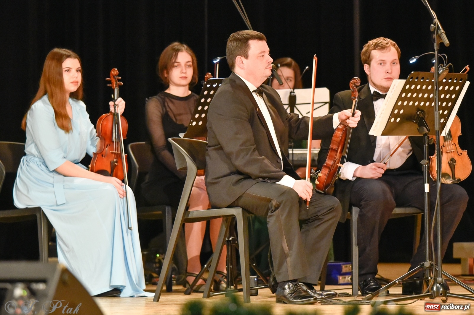Zdjęcie w galerii na portalu naszraciborz.pl: Johann Strauss Show. RCK w karnawałowym klimacie wiadomości z regionu