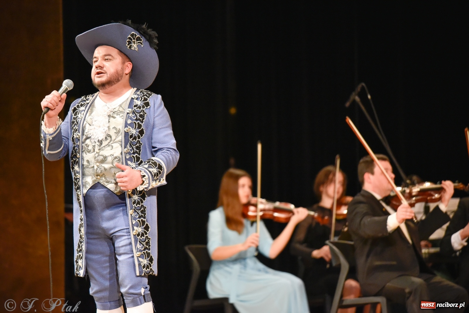Zdjęcie w galerii na portalu naszraciborz.pl: Johann Strauss Show. RCK w karnawałowym klimacie wiadomości z regionu