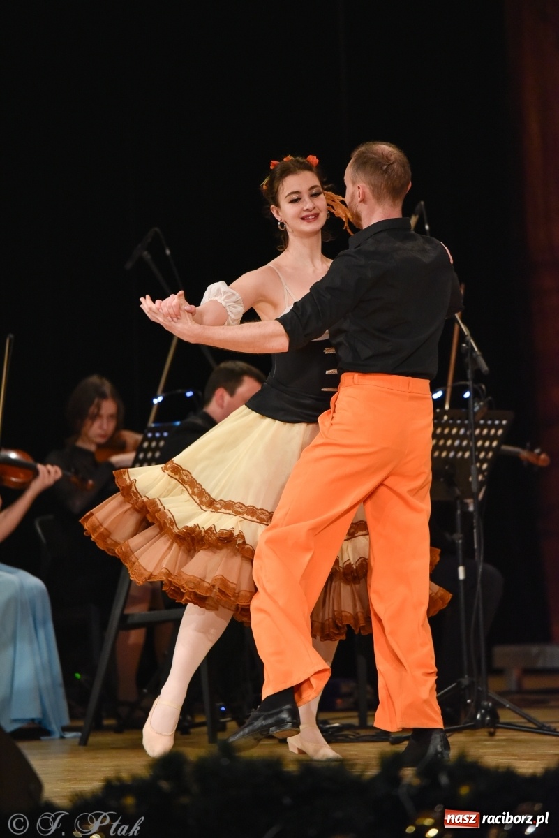 Zdjęcie w galerii na portalu naszraciborz.pl: Johann Strauss Show. RCK w karnawałowym klimacie wiadomości z regionu