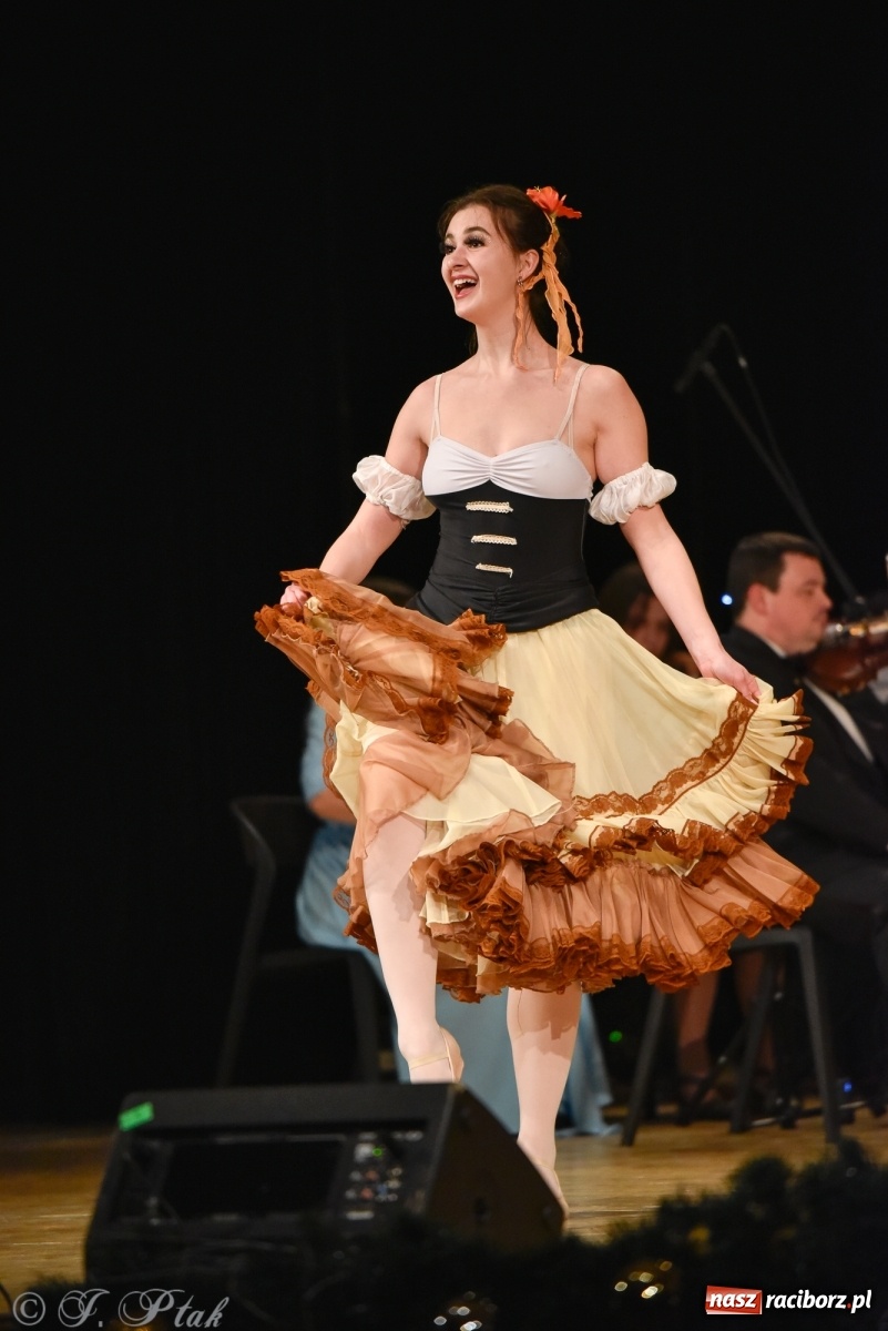 Zdjęcie w galerii na portalu naszraciborz.pl: Johann Strauss Show. RCK w karnawałowym klimacie wiadomości z regionu