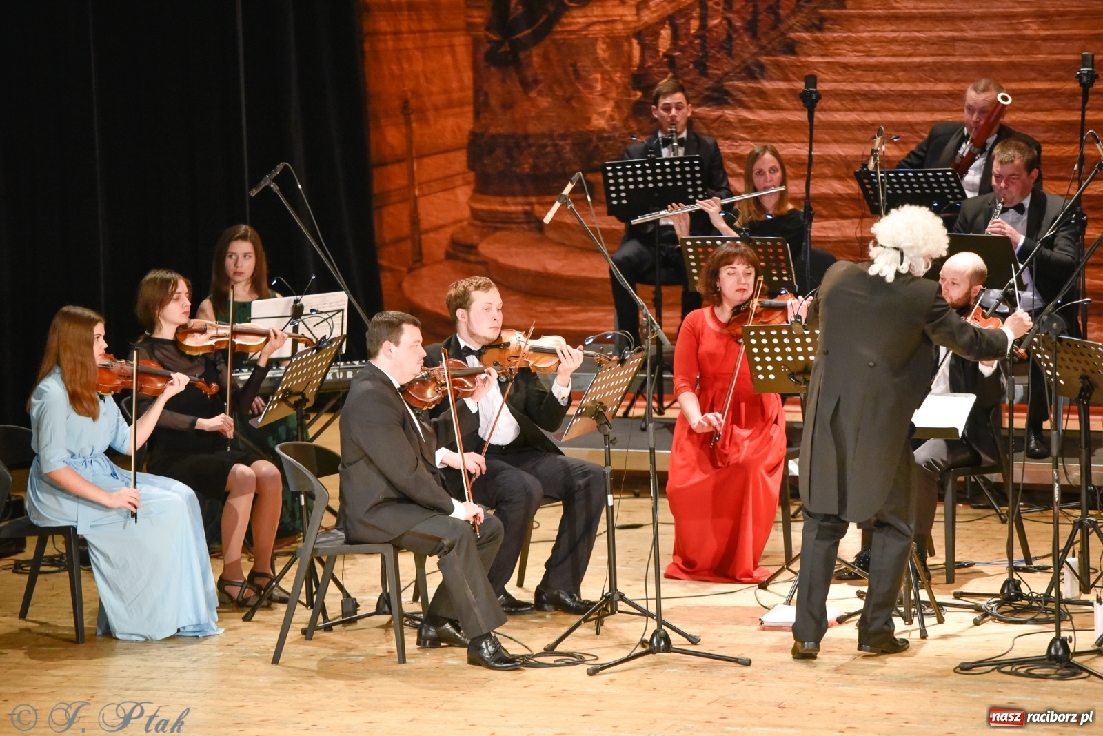 Zdjęcie w galerii na portalu naszraciborz.pl: Johann Strauss Show. RCK w karnawałowym klimacie wiadomości z regionu