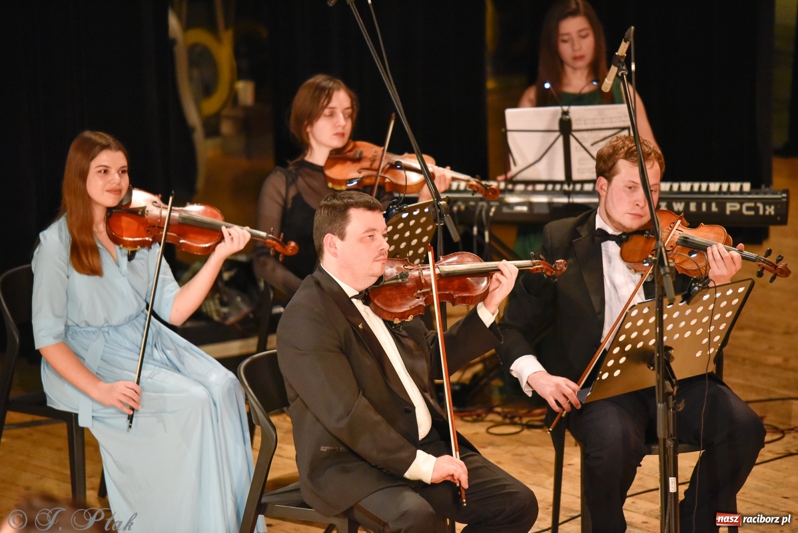 Zdjęcie w galerii na portalu naszraciborz.pl: Johann Strauss Show. RCK w karnawałowym klimacie wiadomości z regionu