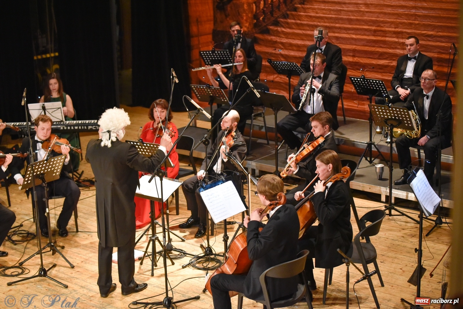 Zdjęcie w galerii na portalu naszraciborz.pl: Johann Strauss Show. RCK w karnawałowym klimacie wiadomości z regionu