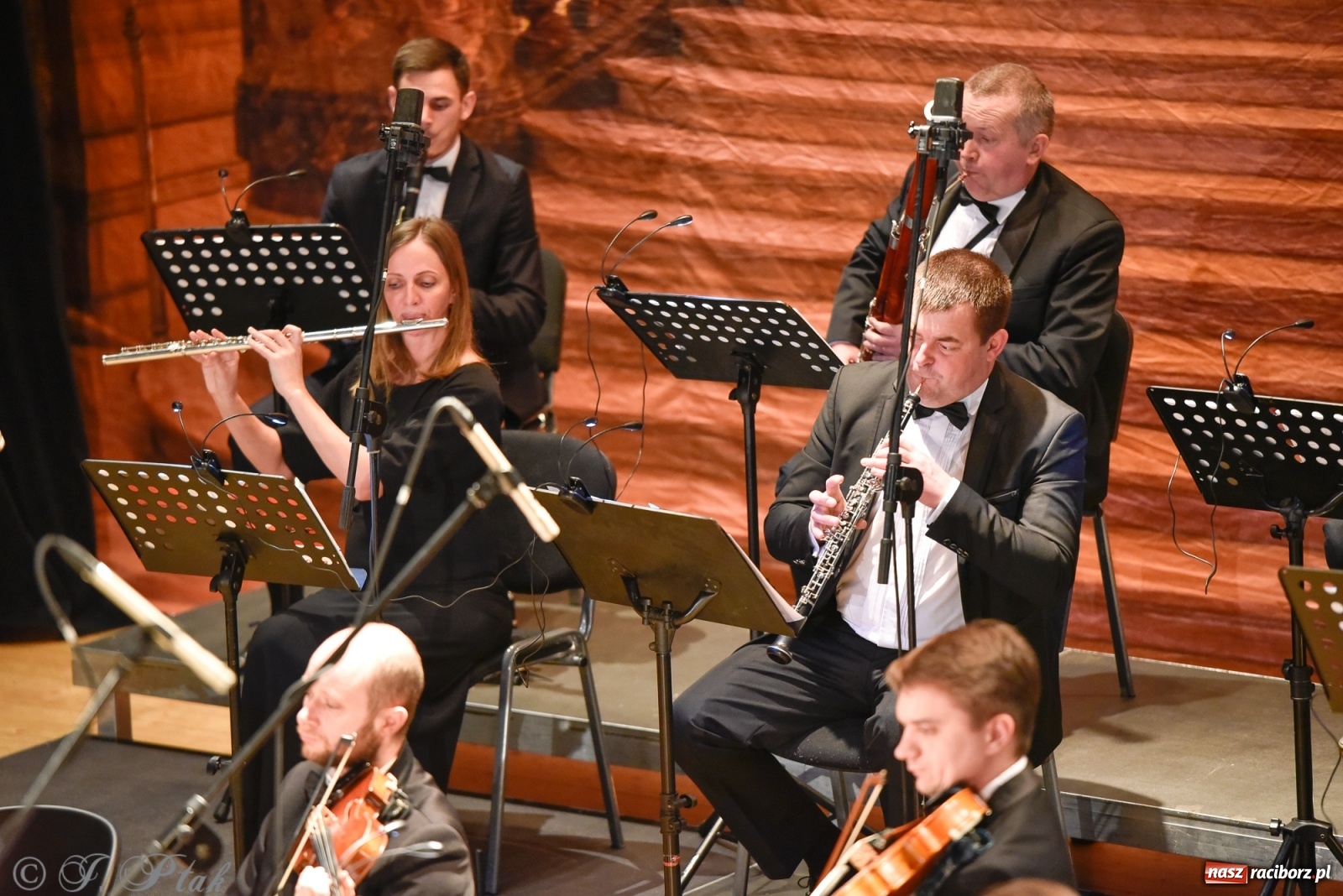 Zdjęcie w galerii na portalu naszraciborz.pl: Johann Strauss Show. RCK w karnawałowym klimacie wiadomości z regionu