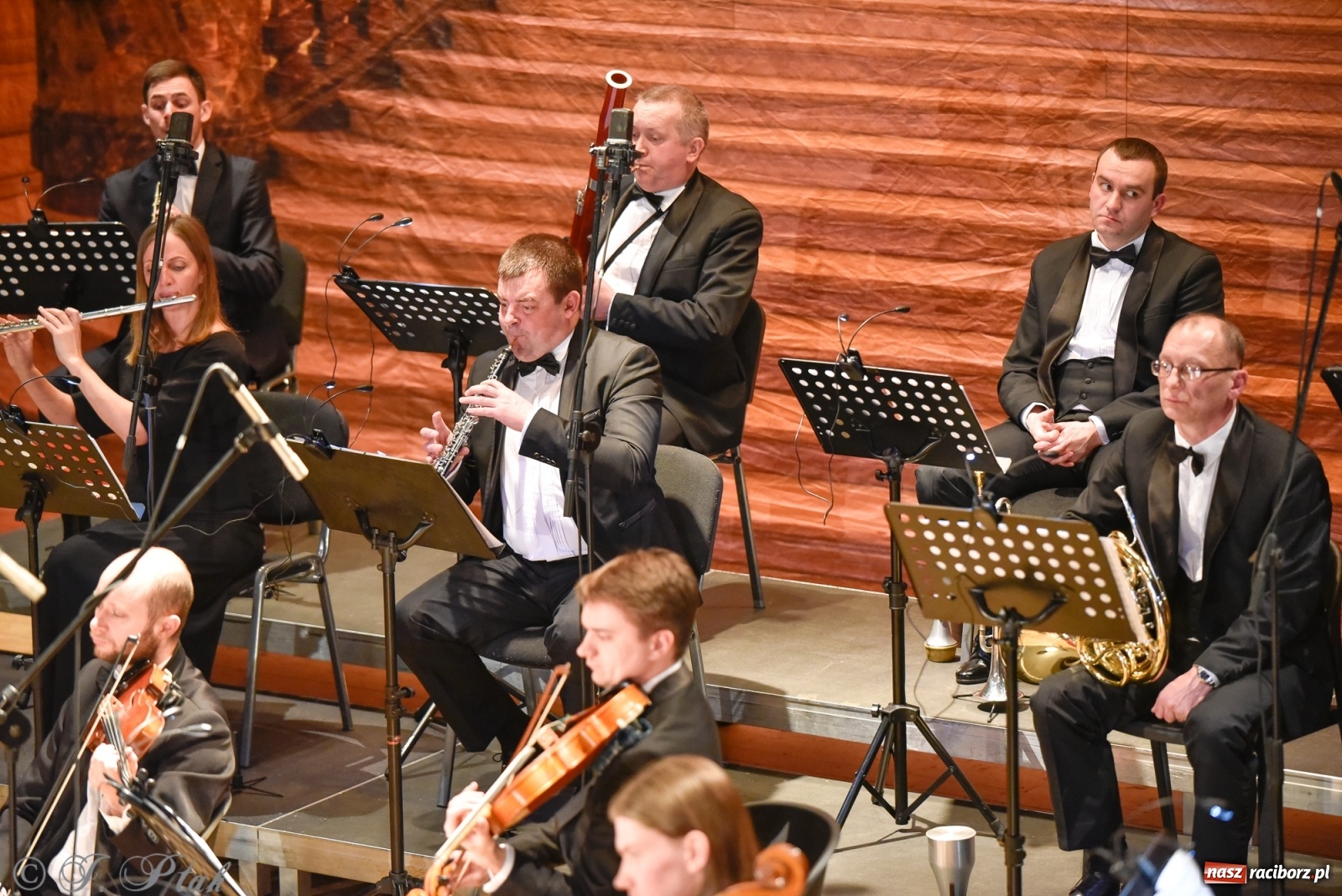 Zdjęcie w galerii na portalu naszraciborz.pl: Johann Strauss Show. RCK w karnawałowym klimacie wiadomości z regionu