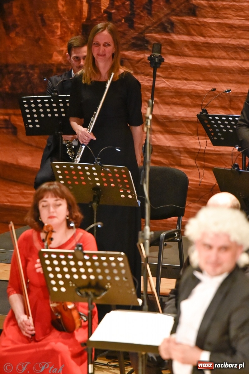 Zdjęcie w galerii na portalu naszraciborz.pl: Johann Strauss Show. RCK w karnawałowym klimacie wiadomości z regionu