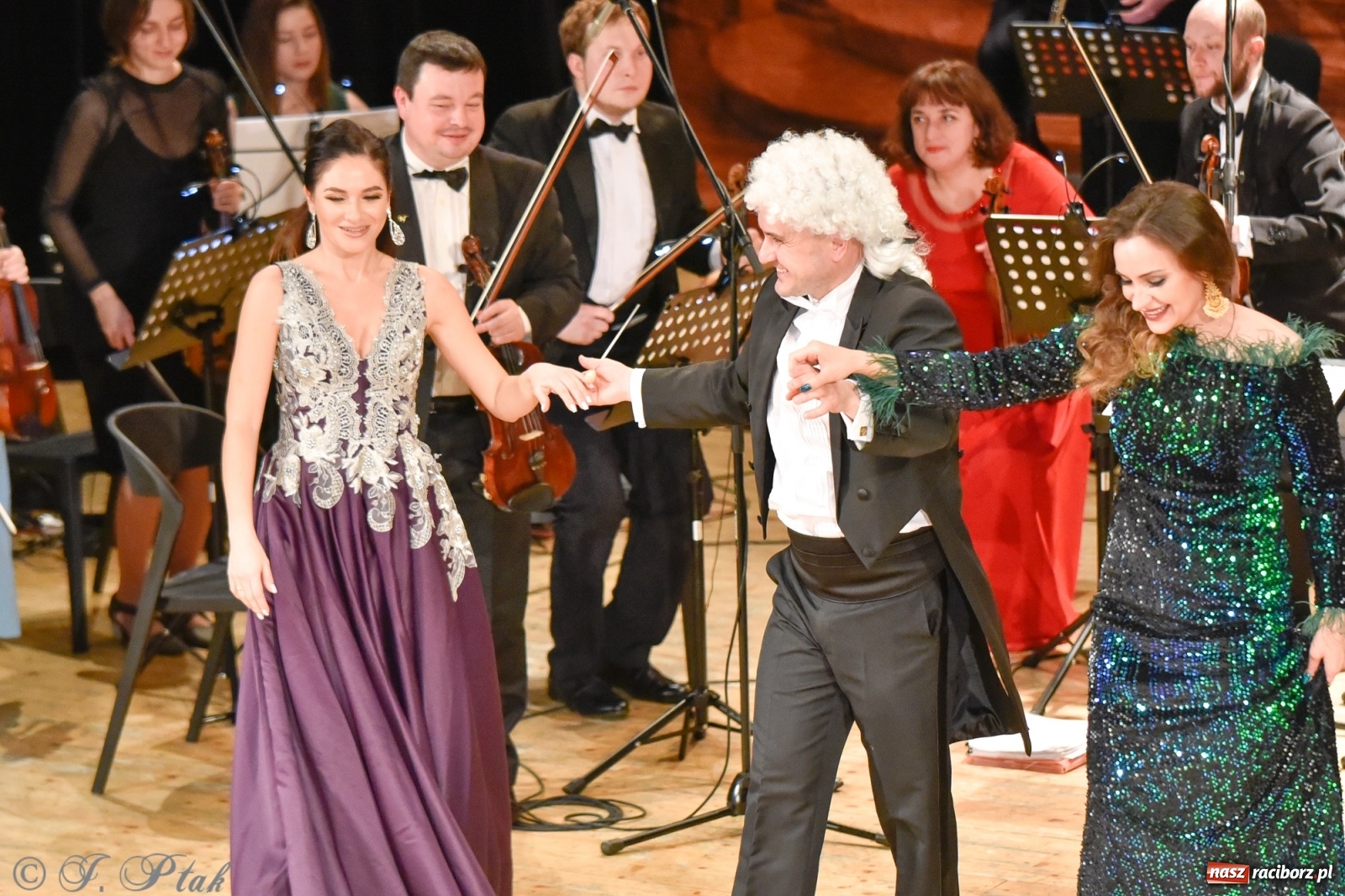 Zdjęcie w galerii na portalu naszraciborz.pl: Johann Strauss Show. RCK w karnawałowym klimacie wiadomości z regionu