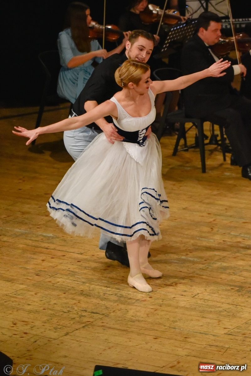 Zdjęcie w galerii na portalu naszraciborz.pl: Johann Strauss Show. RCK w karnawałowym klimacie wiadomości z regionu