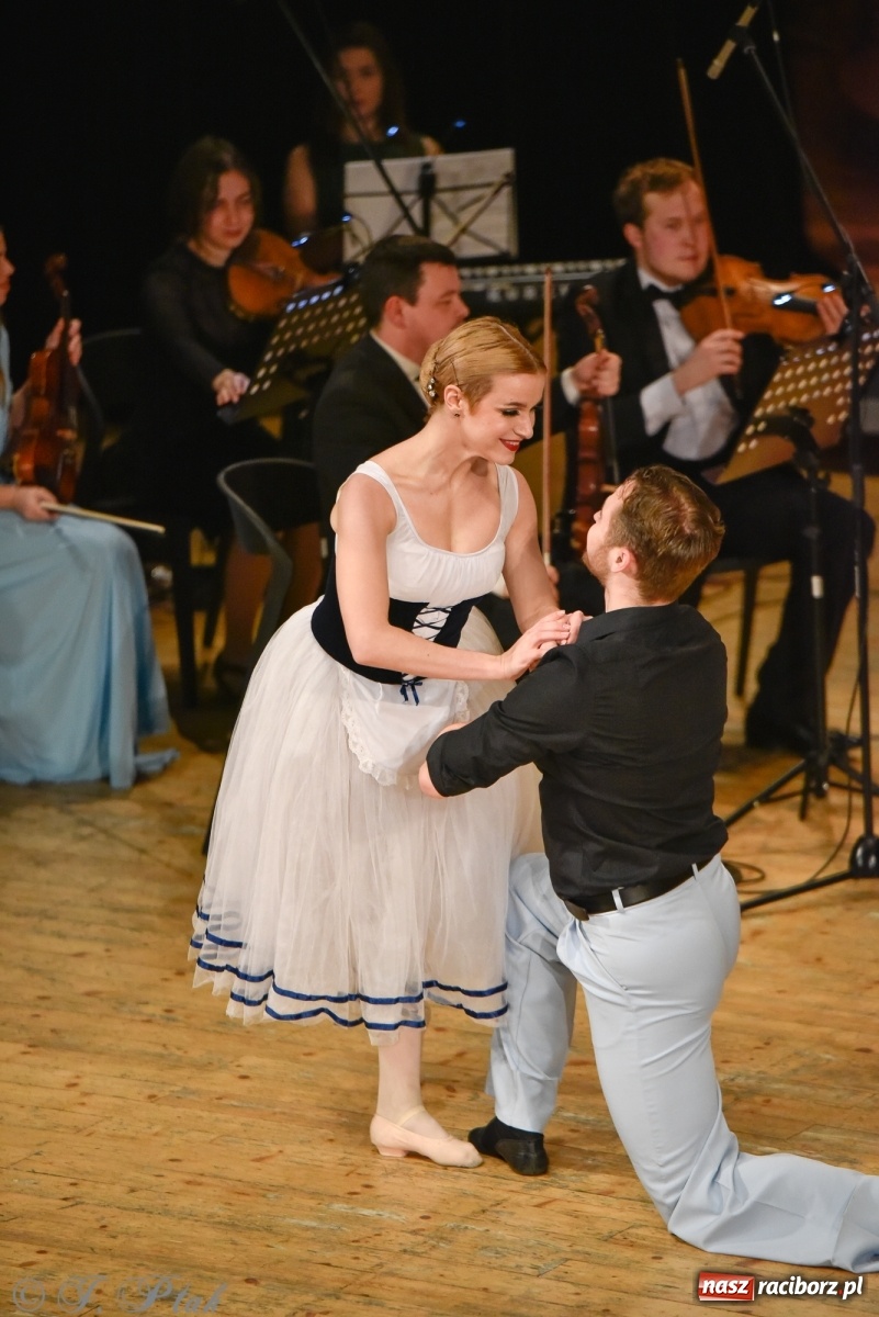 Zdjęcie w galerii na portalu naszraciborz.pl: Johann Strauss Show. RCK w karnawałowym klimacie wiadomości z regionu