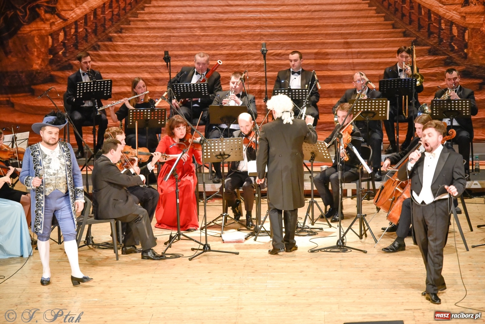 Zdjęcie w galerii na portalu naszraciborz.pl: Johann Strauss Show. RCK w karnawałowym klimacie wiadomości z regionu