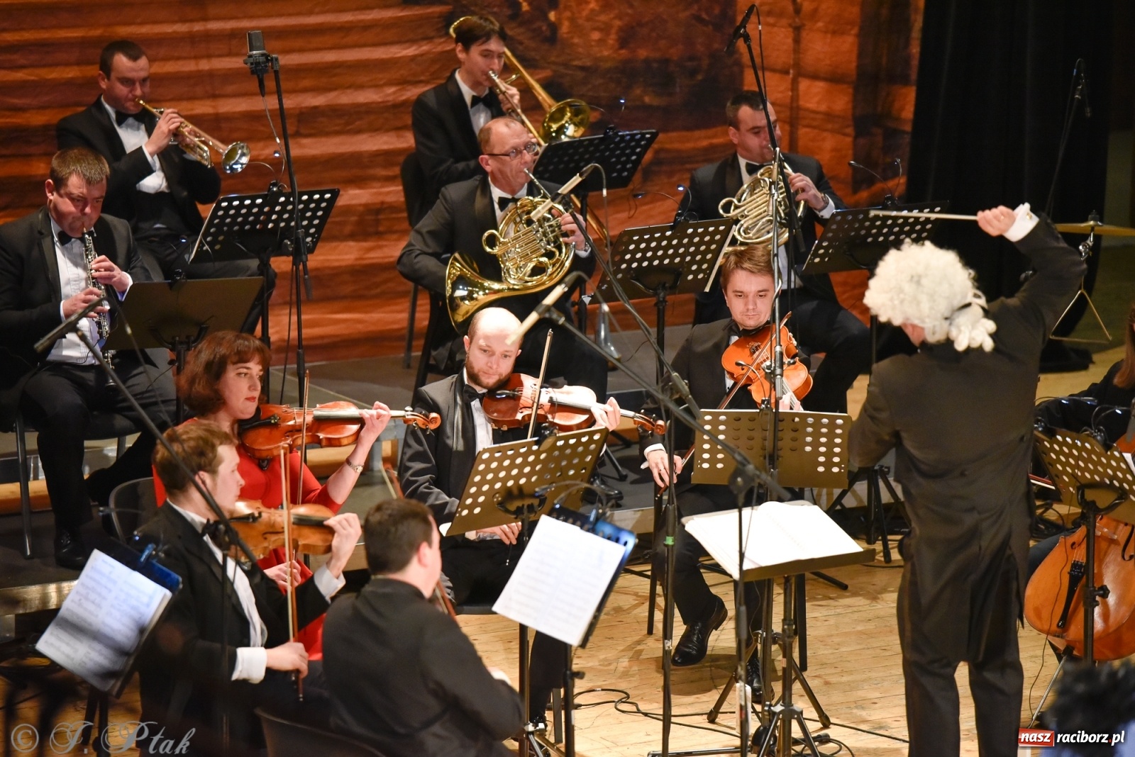 Zdjęcie w galerii na portalu naszraciborz.pl: Johann Strauss Show. RCK w karnawałowym klimacie wiadomości z regionu