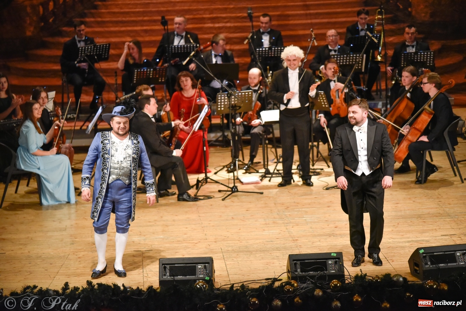 Zdjęcie w galerii na portalu naszraciborz.pl: Johann Strauss Show. RCK w karnawałowym klimacie wiadomości z regionu