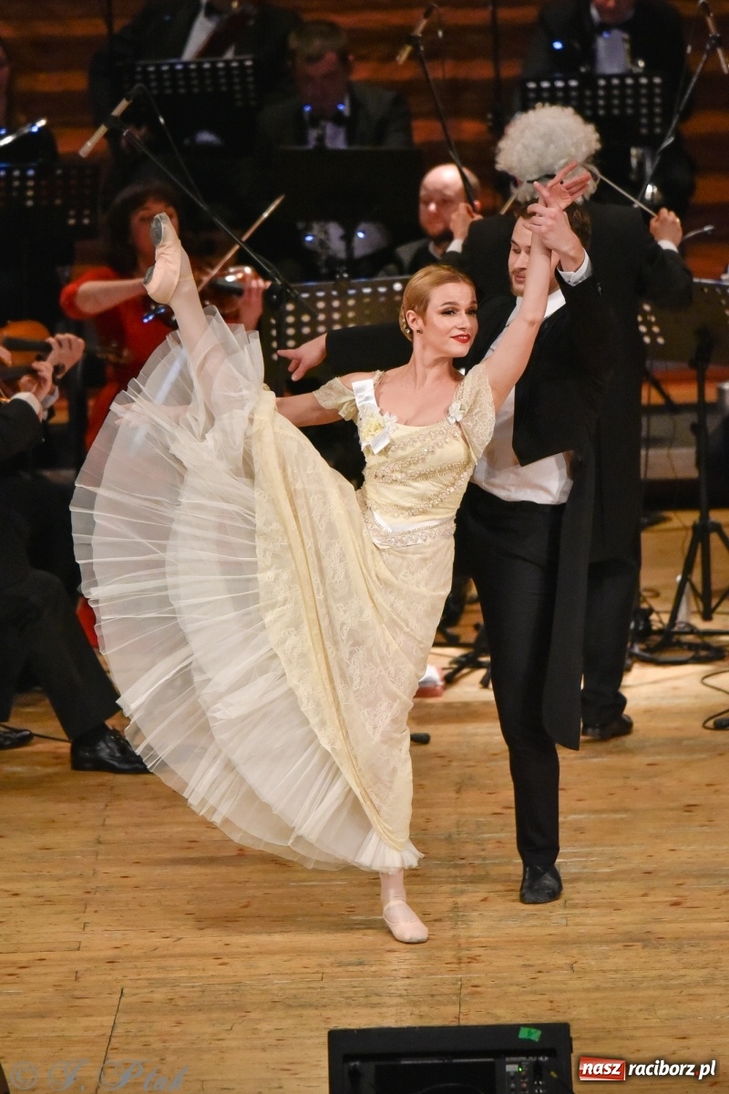 Zdjęcie w galerii na portalu naszraciborz.pl: Johann Strauss Show. RCK w karnawałowym klimacie wiadomości z regionu