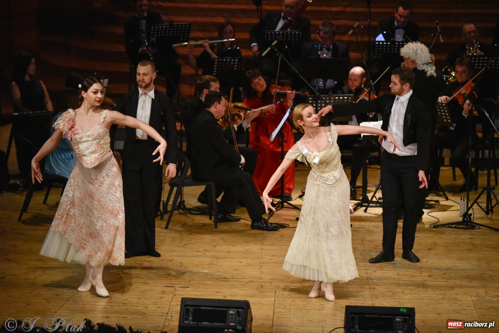 Zdjęcie w galerii na portalu naszraciborz.pl: Johann Strauss Show. RCK w karnawałowym klimacie wiadomości z regionu