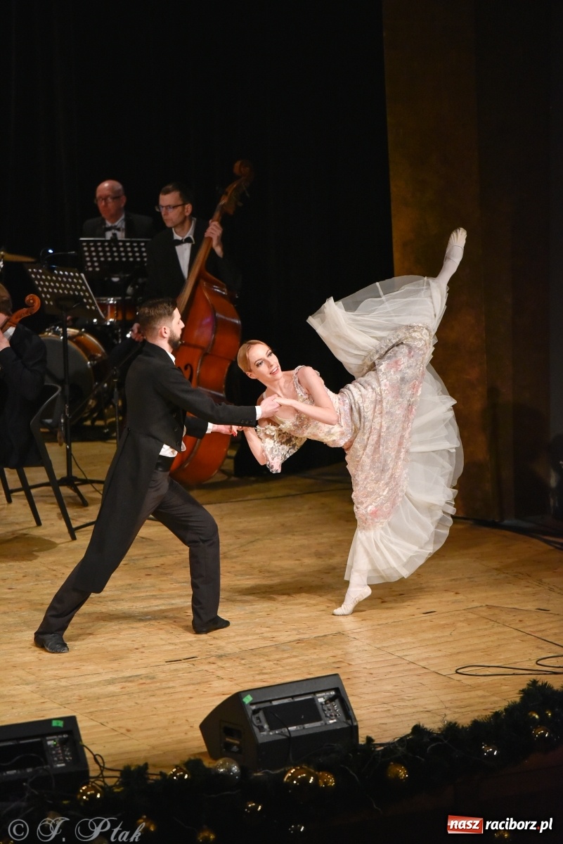 Zdjęcie w galerii na portalu naszraciborz.pl: Johann Strauss Show. RCK w karnawałowym klimacie wiadomości z regionu
