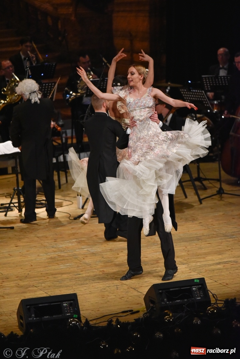 Zdjęcie w galerii na portalu naszraciborz.pl: Johann Strauss Show. RCK w karnawałowym klimacie wiadomości z regionu