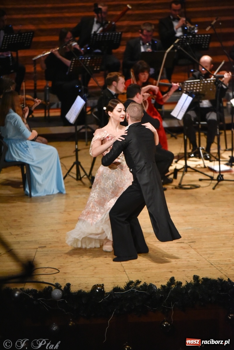 Zdjęcie w galerii na portalu naszraciborz.pl: Johann Strauss Show. RCK w karnawałowym klimacie wiadomości z regionu