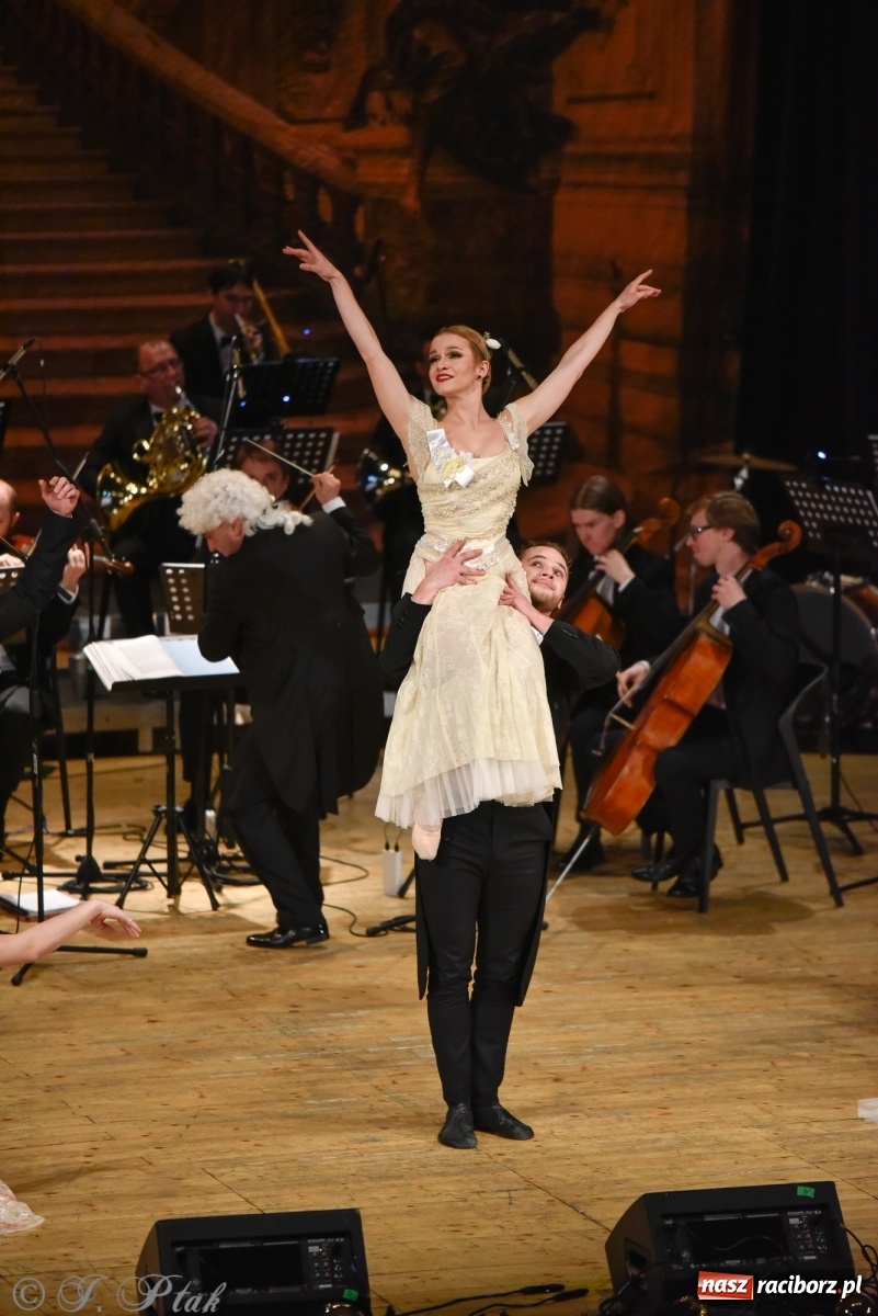 Zdjęcie w galerii na portalu naszraciborz.pl: Johann Strauss Show. RCK w karnawałowym klimacie wiadomości z regionu