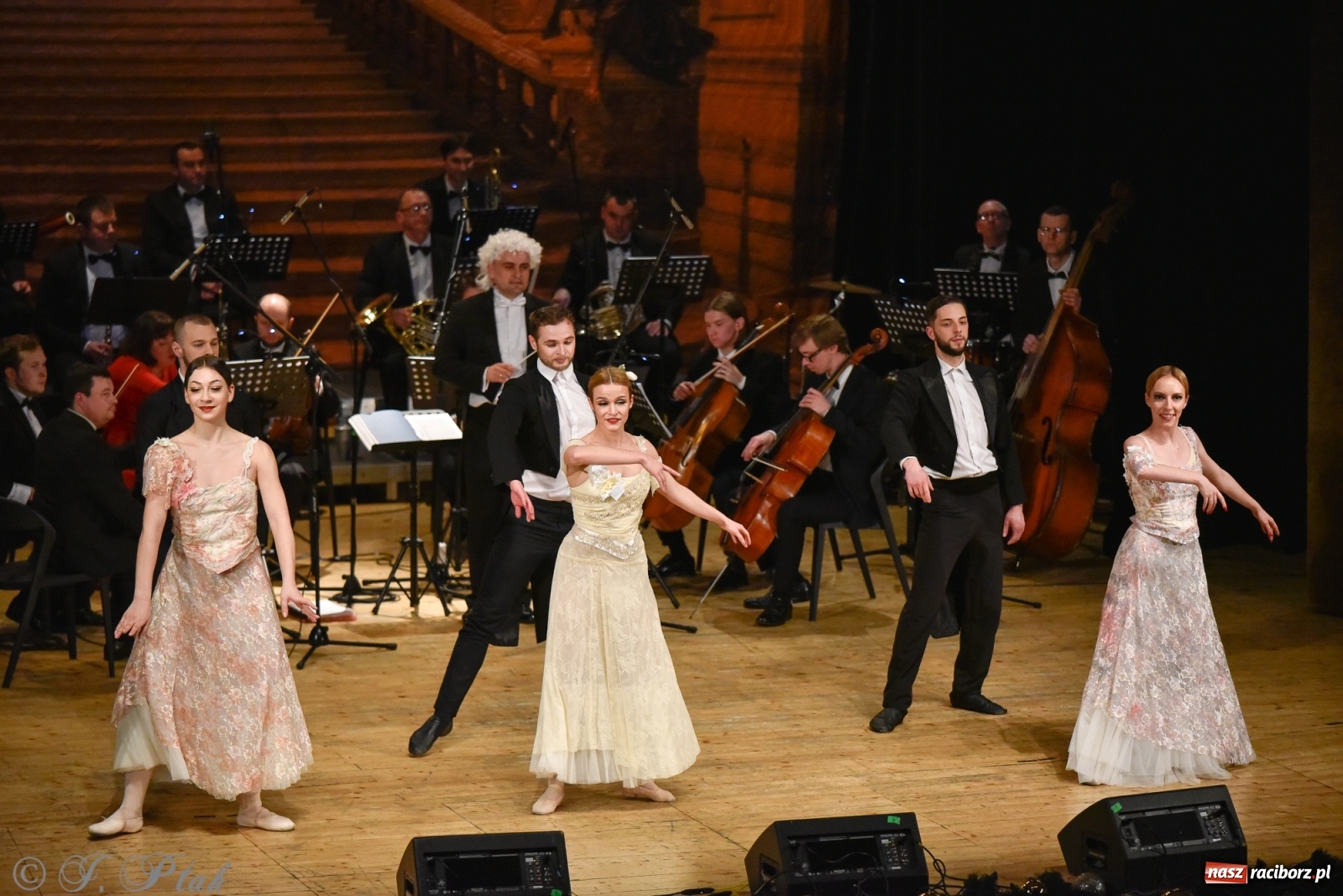Zdjęcie w galerii na portalu naszraciborz.pl: Johann Strauss Show. RCK w karnawałowym klimacie wiadomości z regionu
