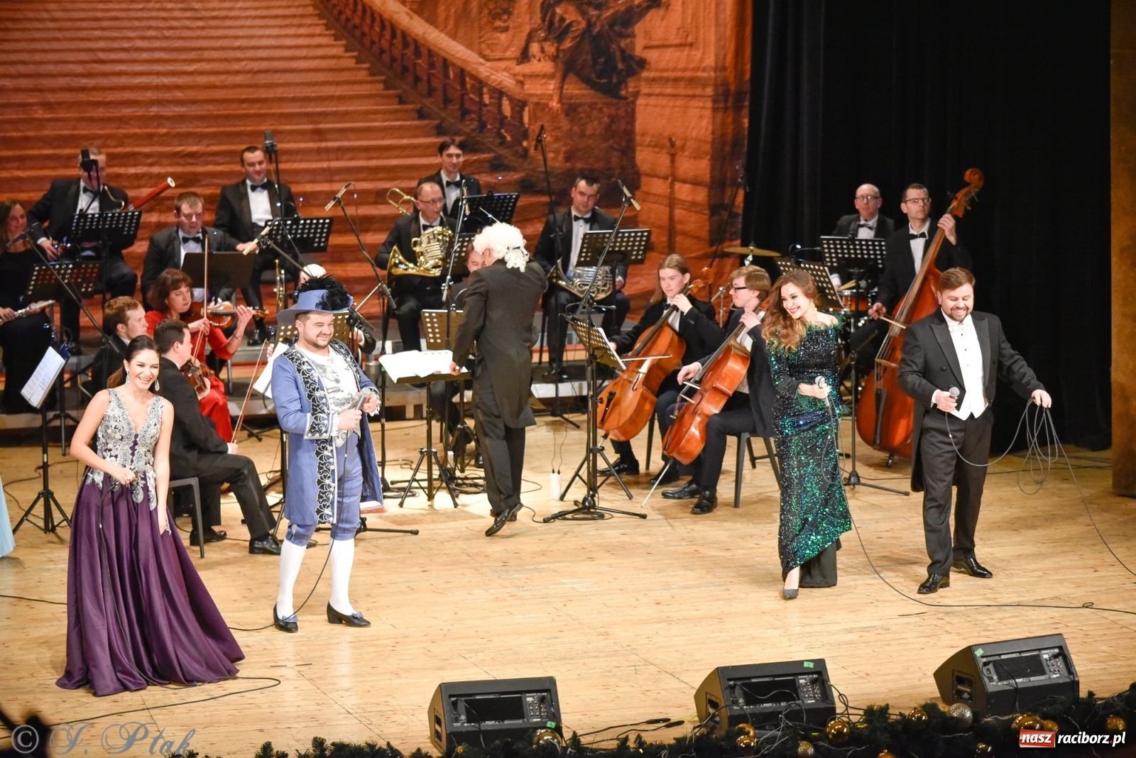 Zdjęcie w galerii na portalu naszraciborz.pl: Johann Strauss Show. RCK w karnawałowym klimacie wiadomości z regionu