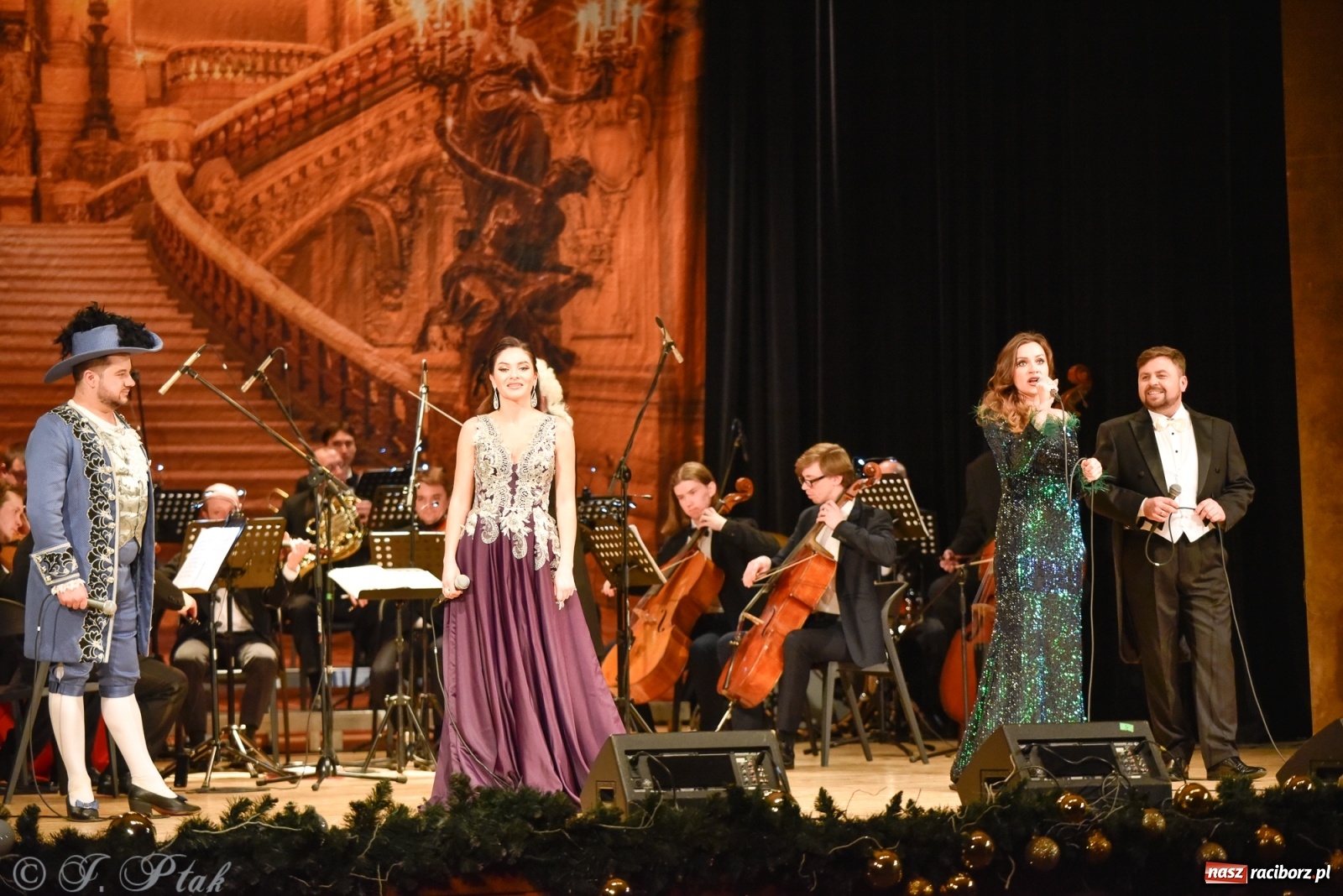 Zdjęcie w galerii na portalu naszraciborz.pl: Johann Strauss Show. RCK w karnawałowym klimacie wiadomości z regionu