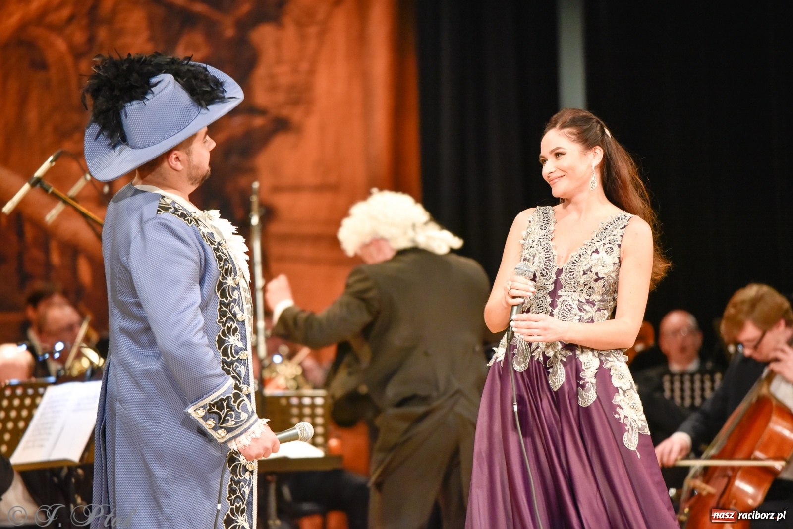 Zdjęcie w galerii na portalu naszraciborz.pl: Johann Strauss Show. RCK w karnawałowym klimacie wiadomości z regionu