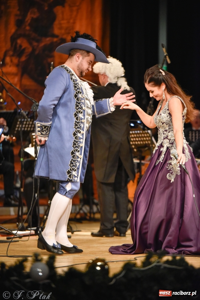 Zdjęcie w galerii na portalu naszraciborz.pl: Johann Strauss Show. RCK w karnawałowym klimacie wiadomości z regionu