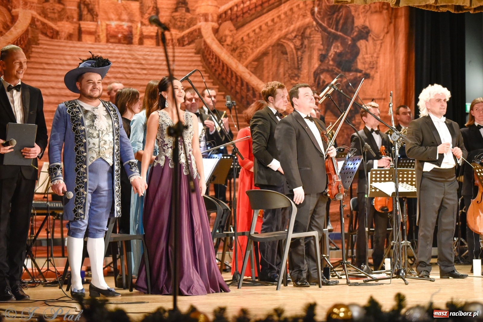 Zdjęcie w galerii na portalu naszraciborz.pl: Johann Strauss Show. RCK w karnawałowym klimacie wiadomości z regionu